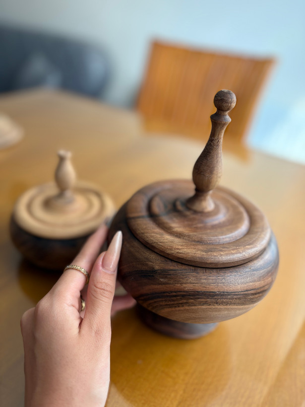 شکلات خوری خمره ای پایه چوبی